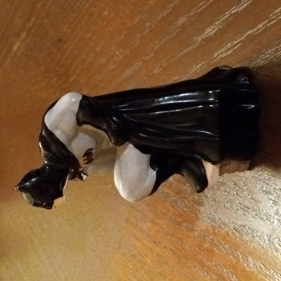 SALT OR PEPPER CERAMIC BATMAN. 4 INCHES. NEVER USED. $10.00 - Picture 3 of 3